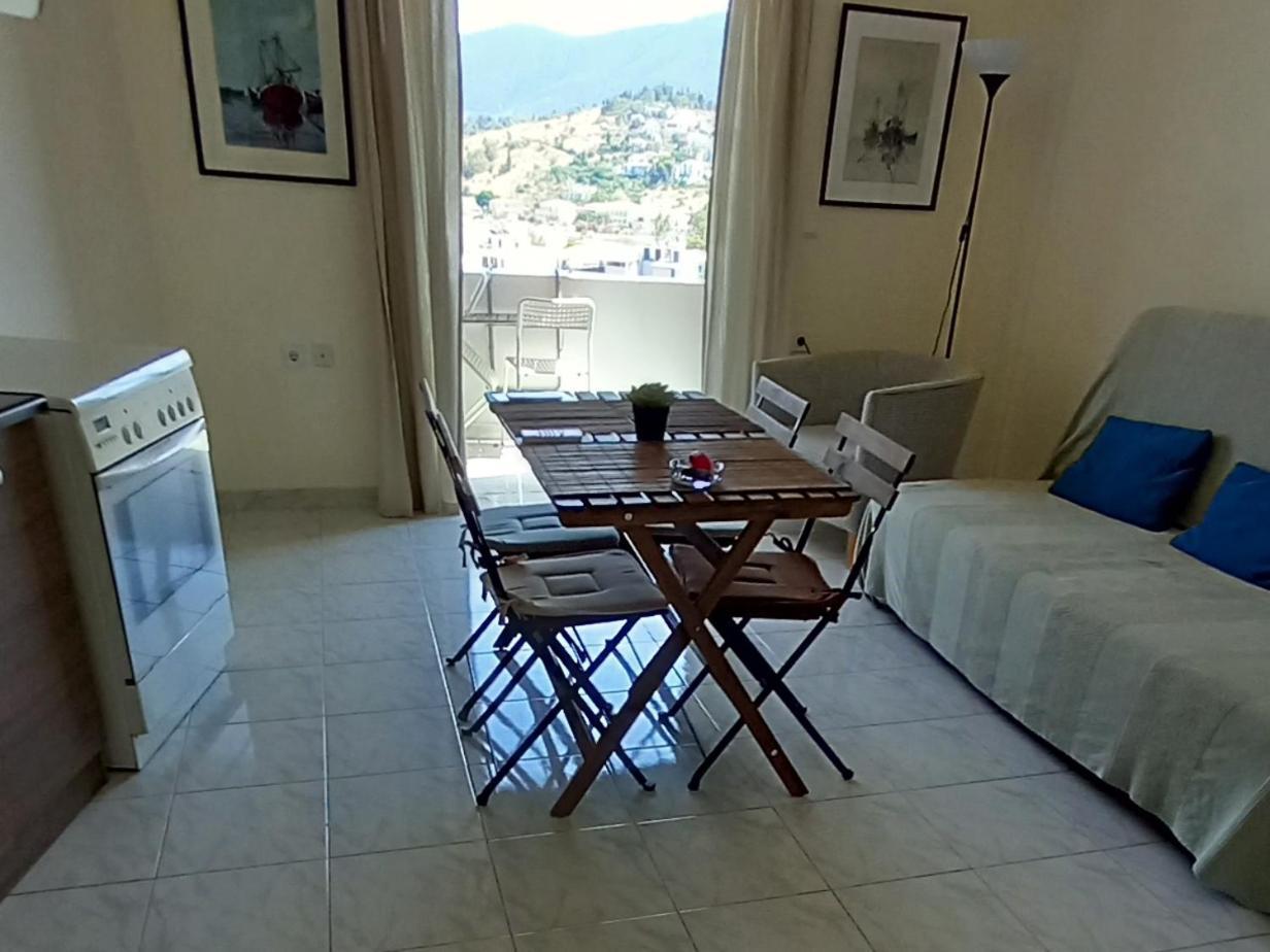 Forest & Sea Apartment Poros Town Exterior photo
